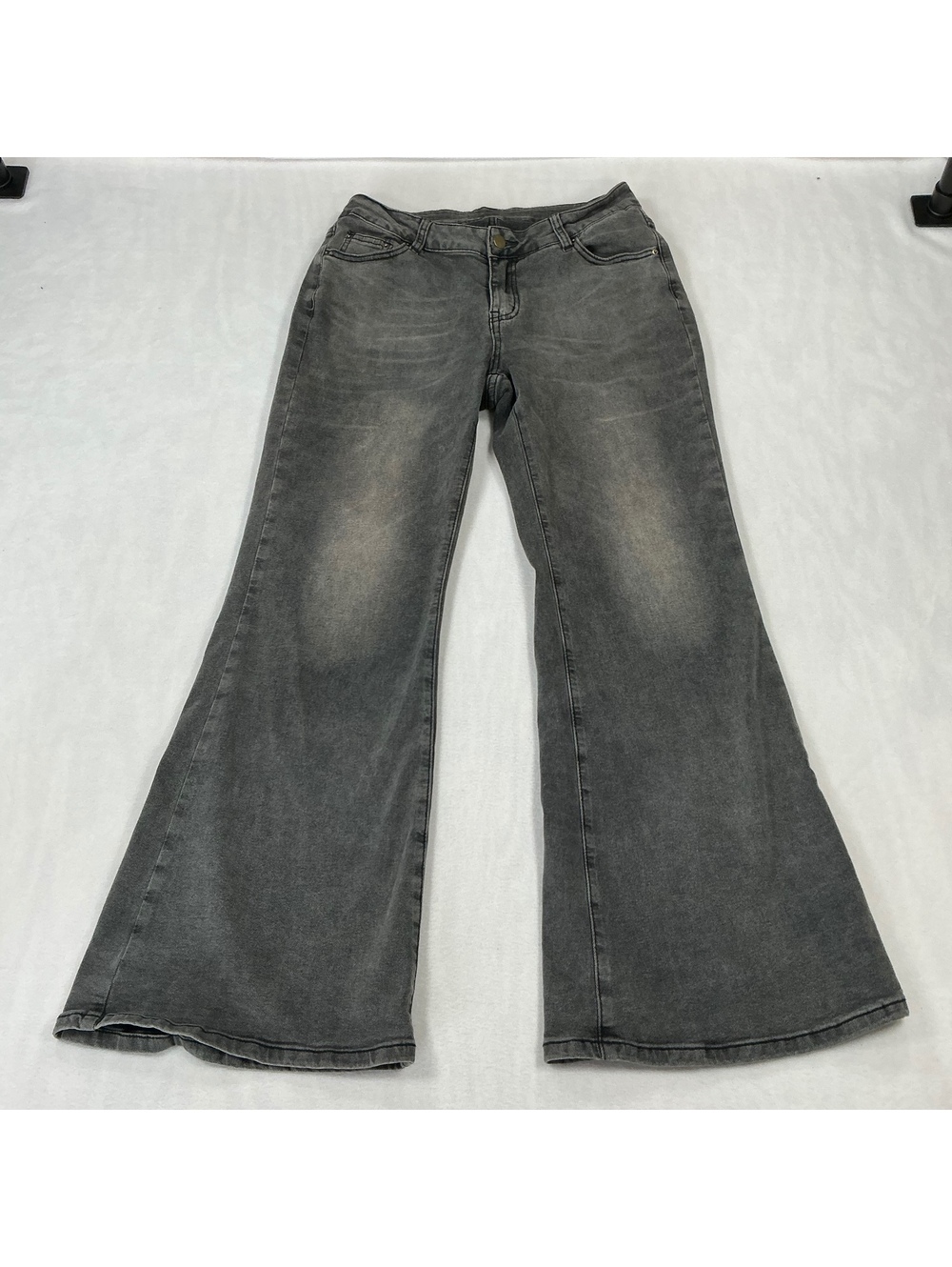 Dazy Women's Gray Flare Jeans, Size Medium, High-Rise Wide Leg‎